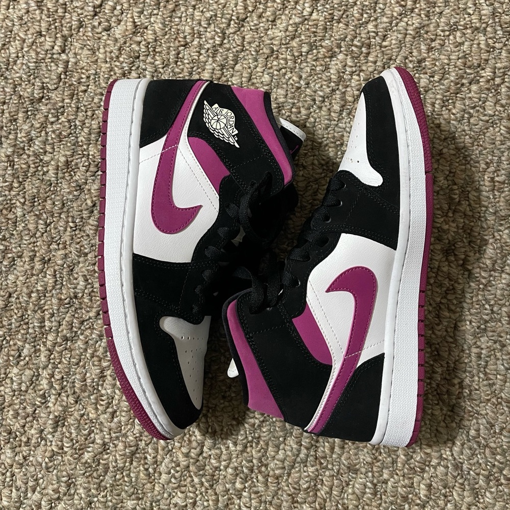 Woman AirJordan 1 Mid